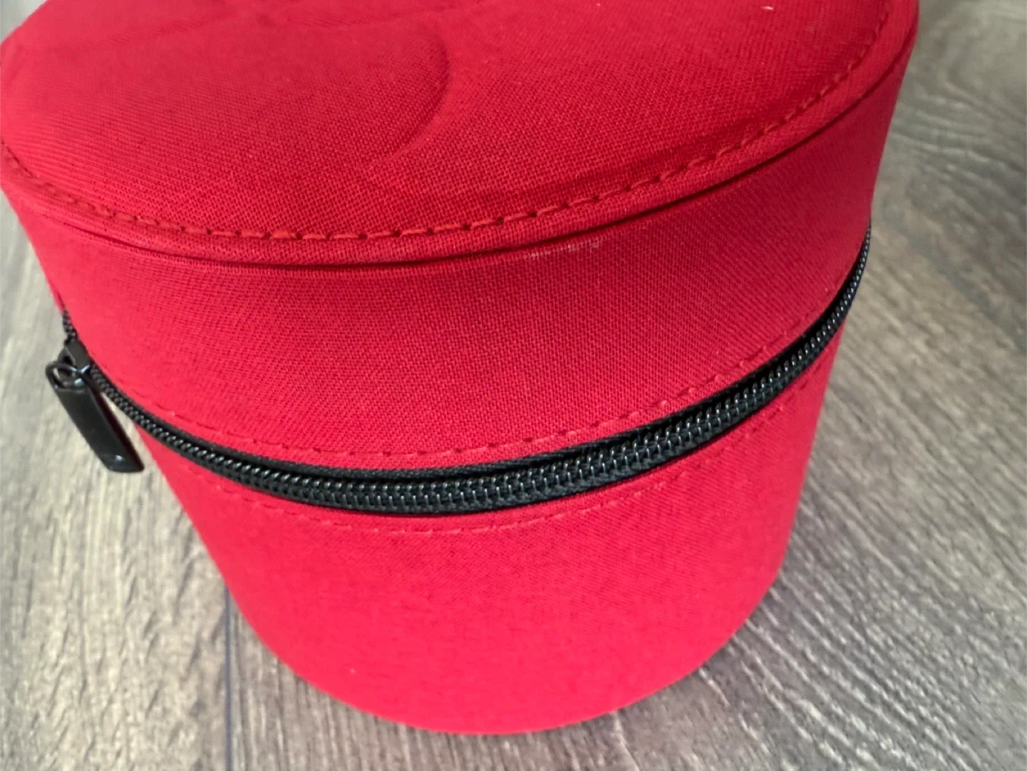 Chanel N°1 de Chanel Red Case image indicator(7)