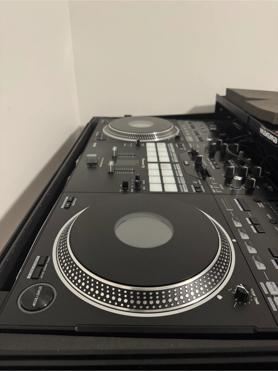 Magma DJ Controller Case + Pioneer DJ DDJ-REV7