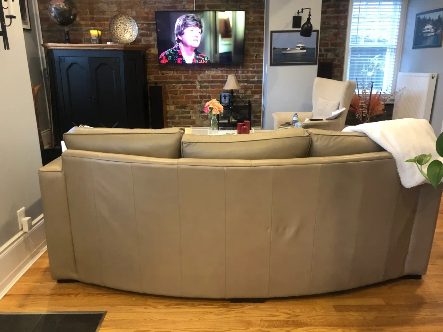 Leather Curved Sofa - Taupe Colour image indicator(3)