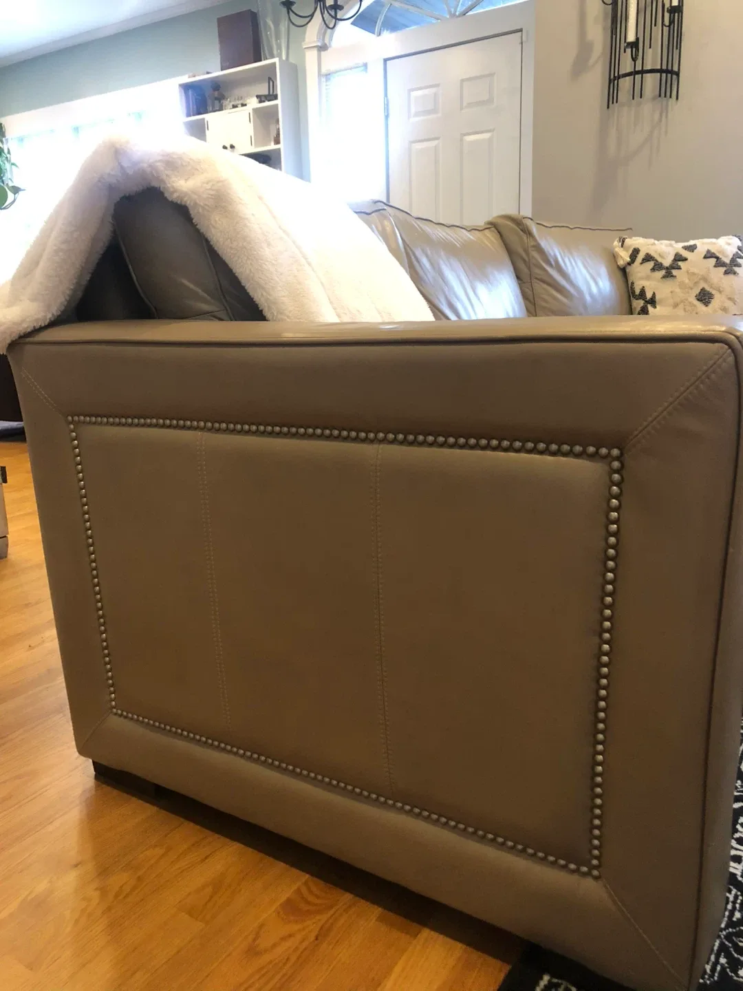 Leather Curved Sofa - Taupe Colour image indicator(4)