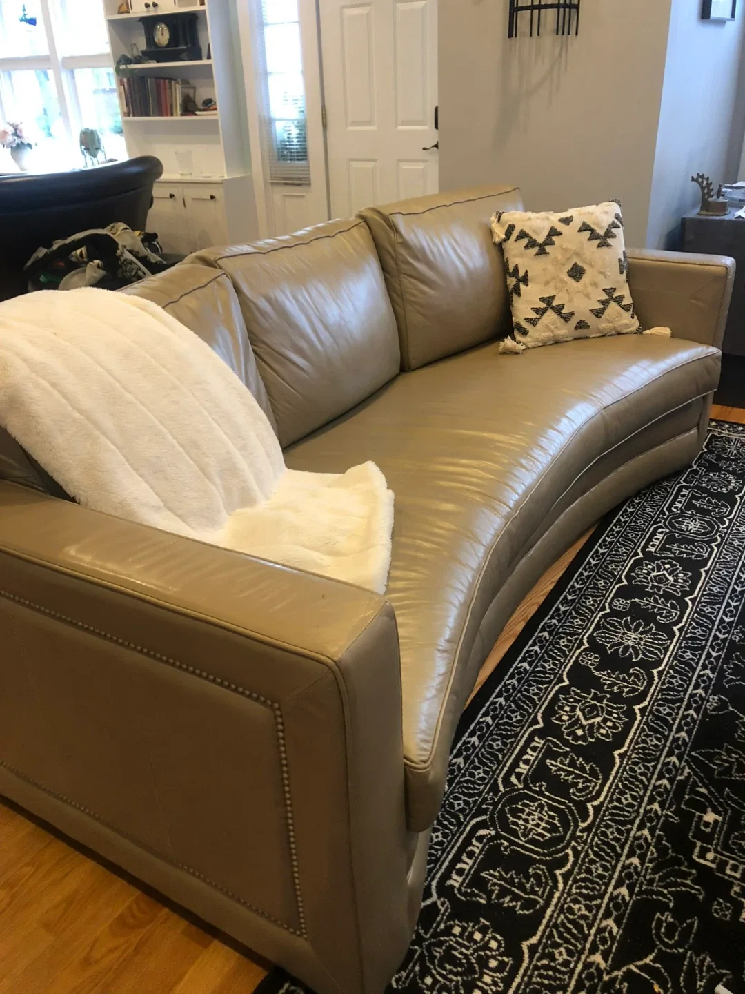 Leather Curved Sofa - Taupe Colour image indicator(6)