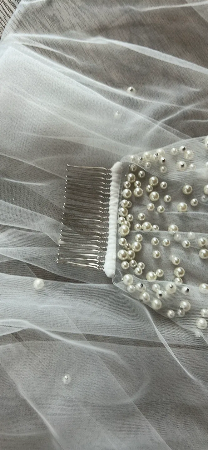 Wedding Veil with Pearls image indicator(2)
