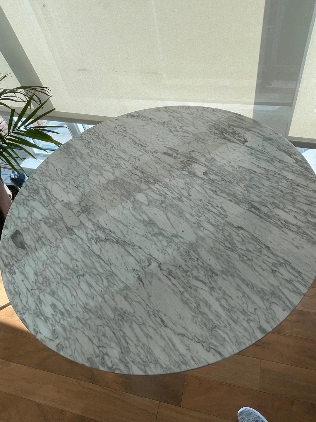 Round Marble Dining Table image indicator(2)