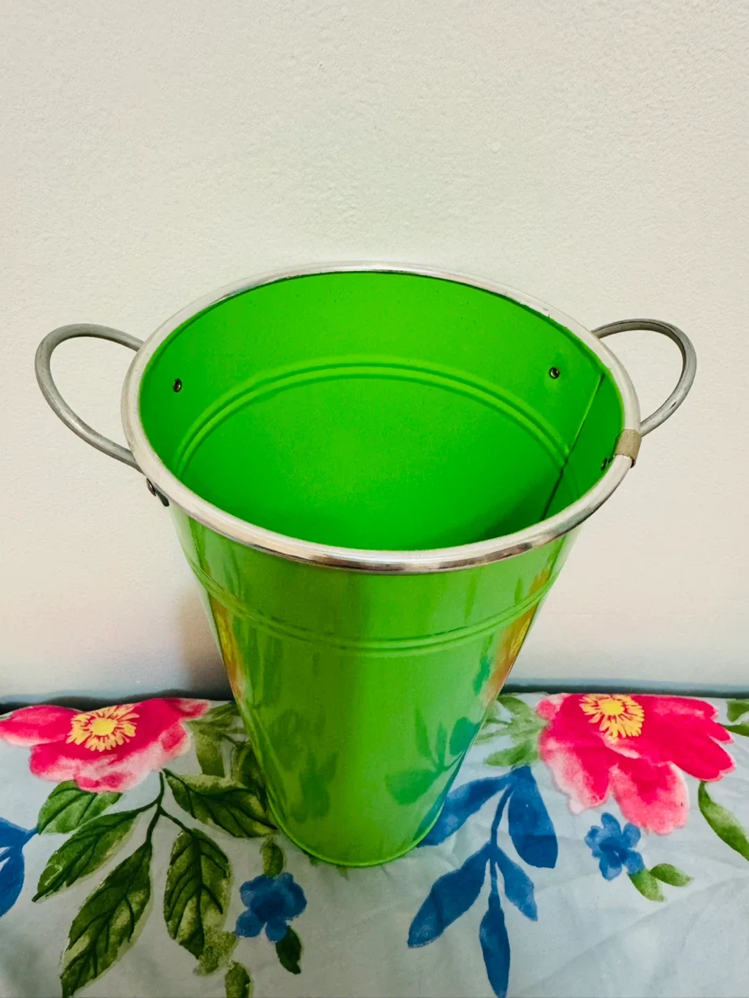 Green Metal Bucket with Handles image indicator(2)