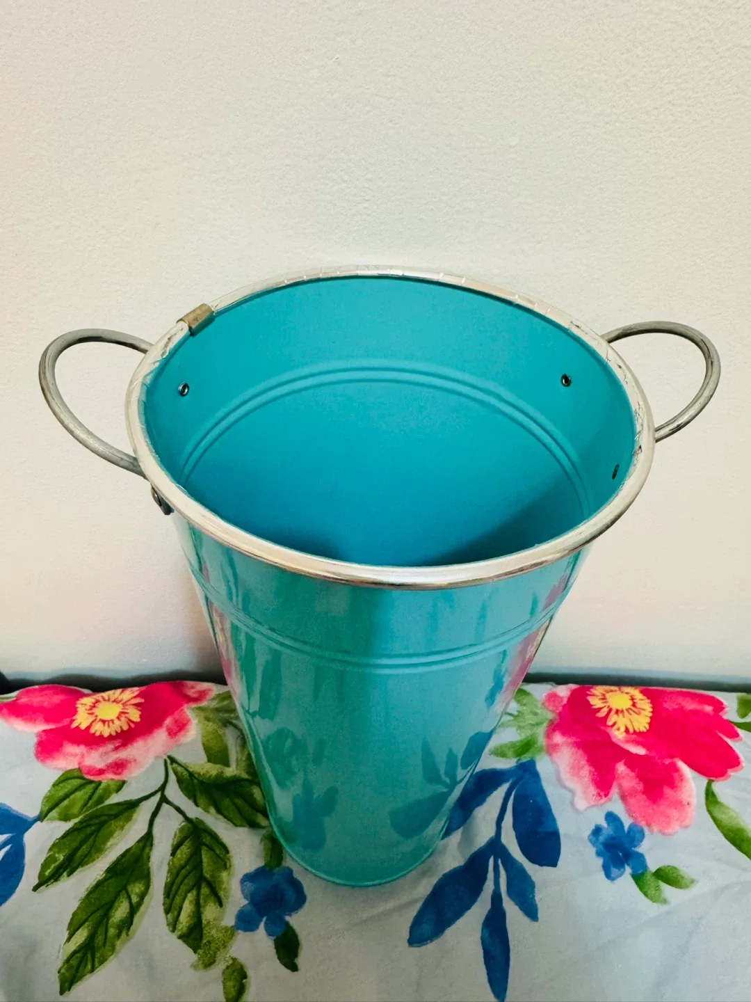 Turquoise Metal Bucket with Handles image indicator(2)