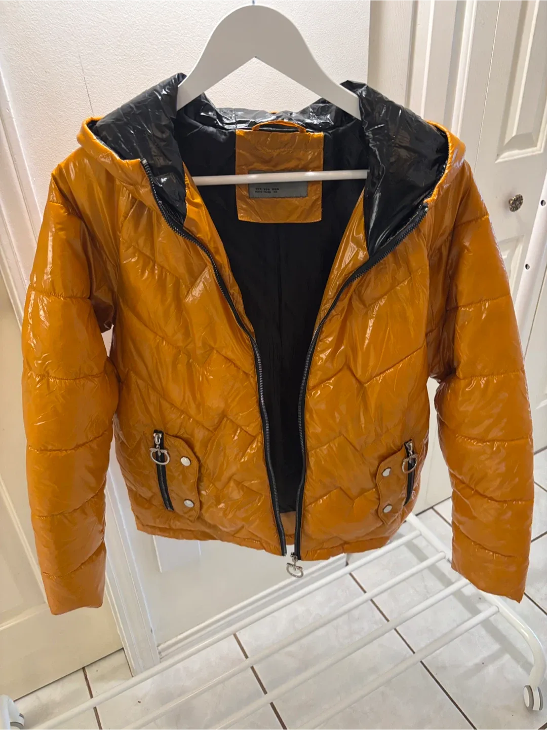 🧡 🖤 Vivid Orange Peel & Black - Size: M image indicator(7)