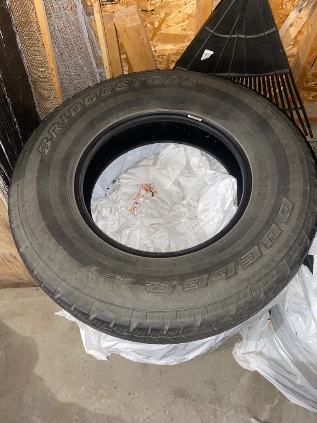 Bridgestone Dueler A/T Tire image indicator(2)