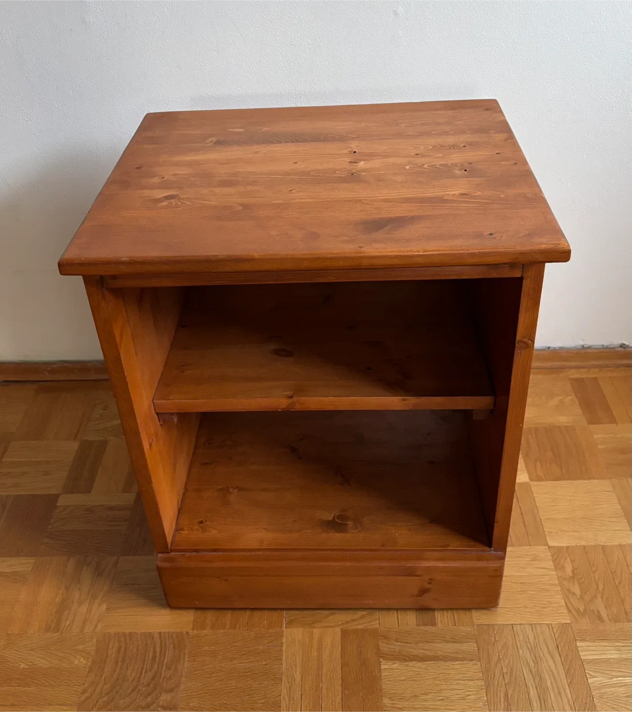 Vintage Side Table with Shelf image indicator(2)