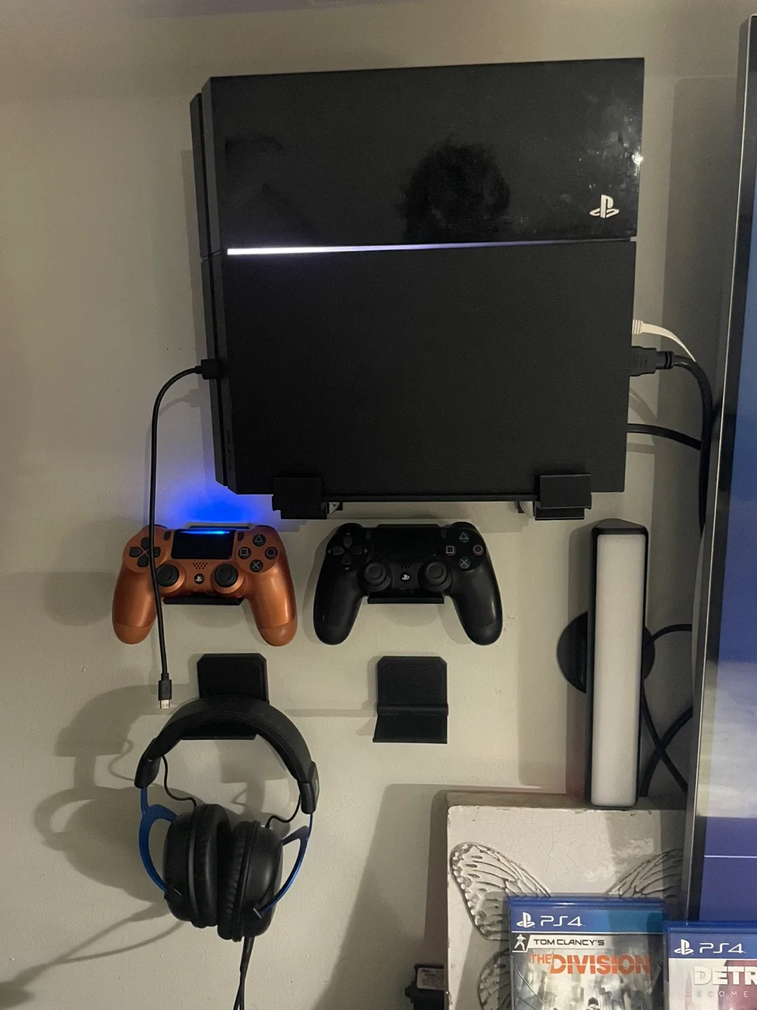 PlayStation 4 (PS4) with Games and Accessories image indicator(2)