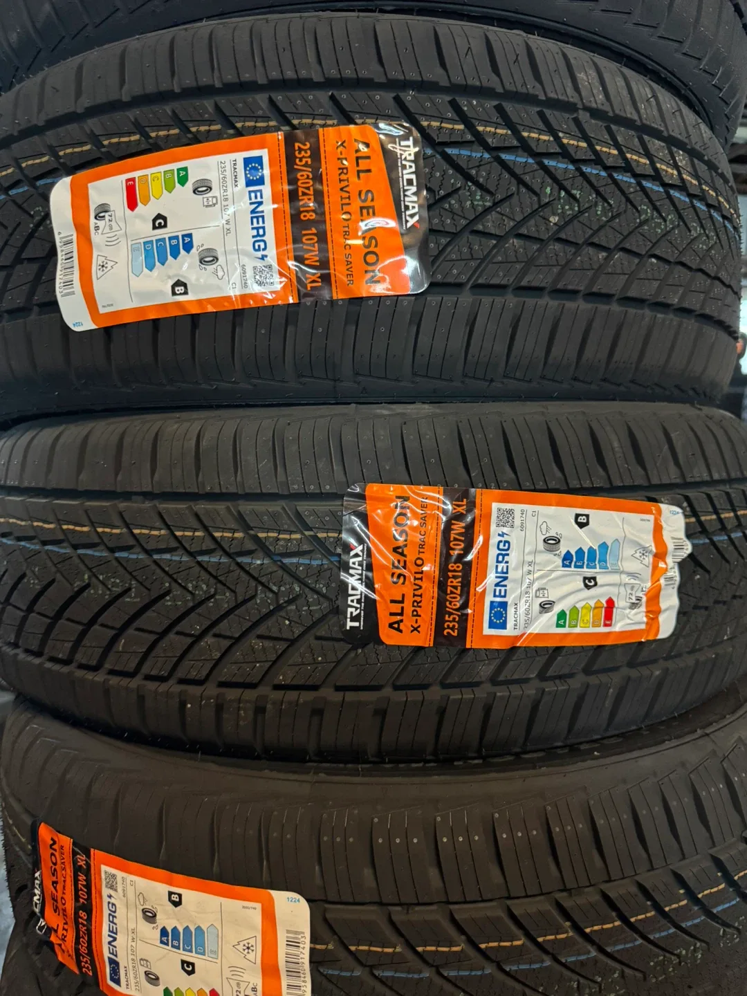 Tracmax All Season Tires 235/40ZR19 96Y XL image indicator(2)