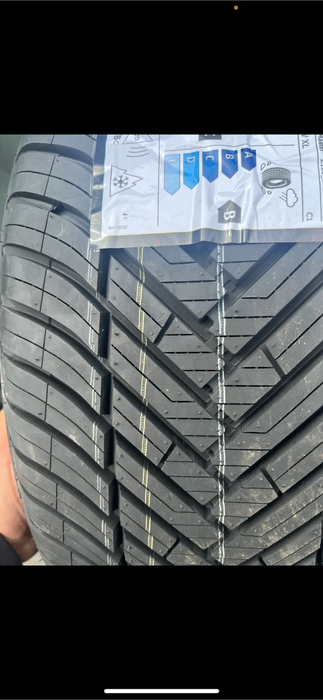 Tracmax All Season Tires 235/40ZR19 96Y XL image indicator(7)