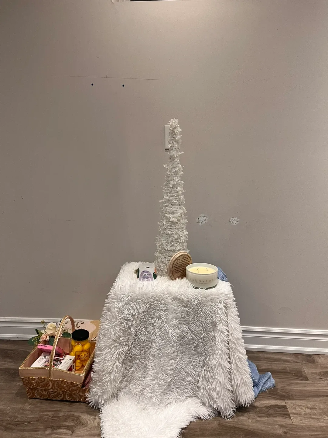 Decorative White Christmas Tree image indicator(2)