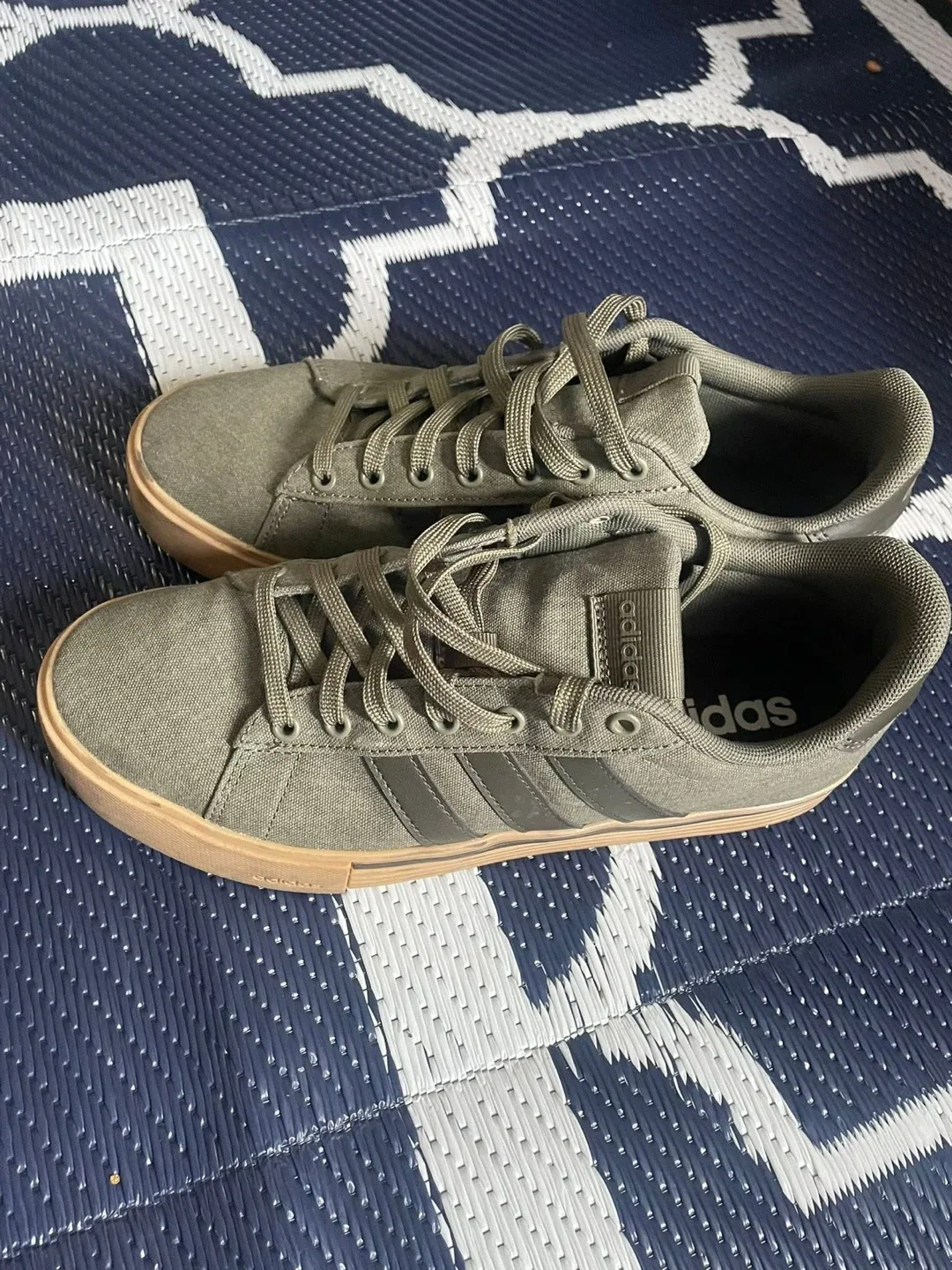 Men’s Adidas green talla 9 image indicator(3)