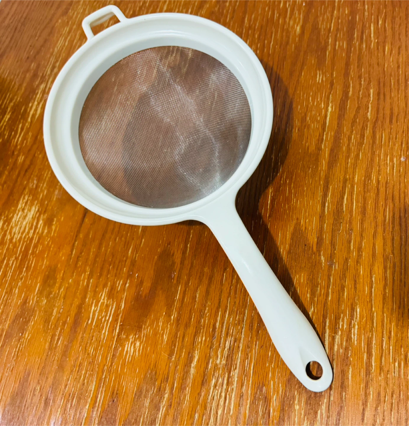 White Plastic flour sifter - photo 2