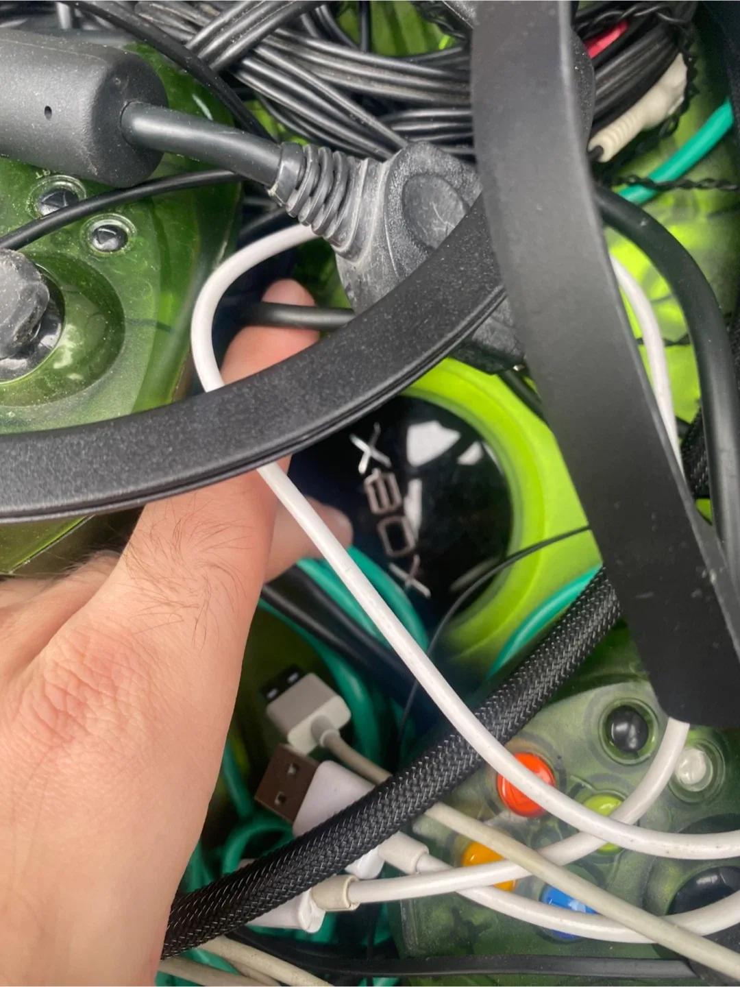 Classic XBOX (With Controllers & Accessories) image indicator(2)