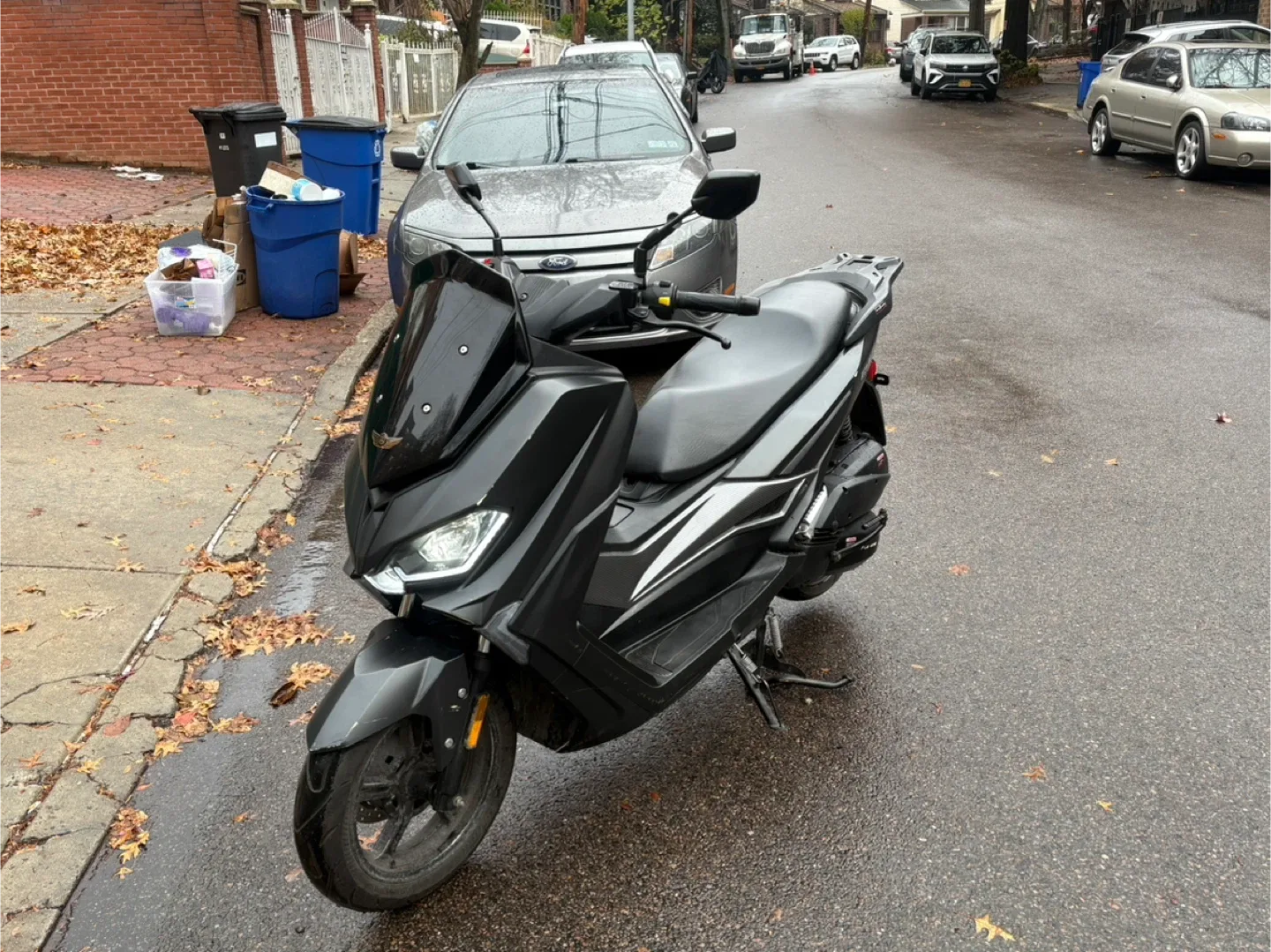 FLY WING 150cc Scooter - Black image indicator(2)