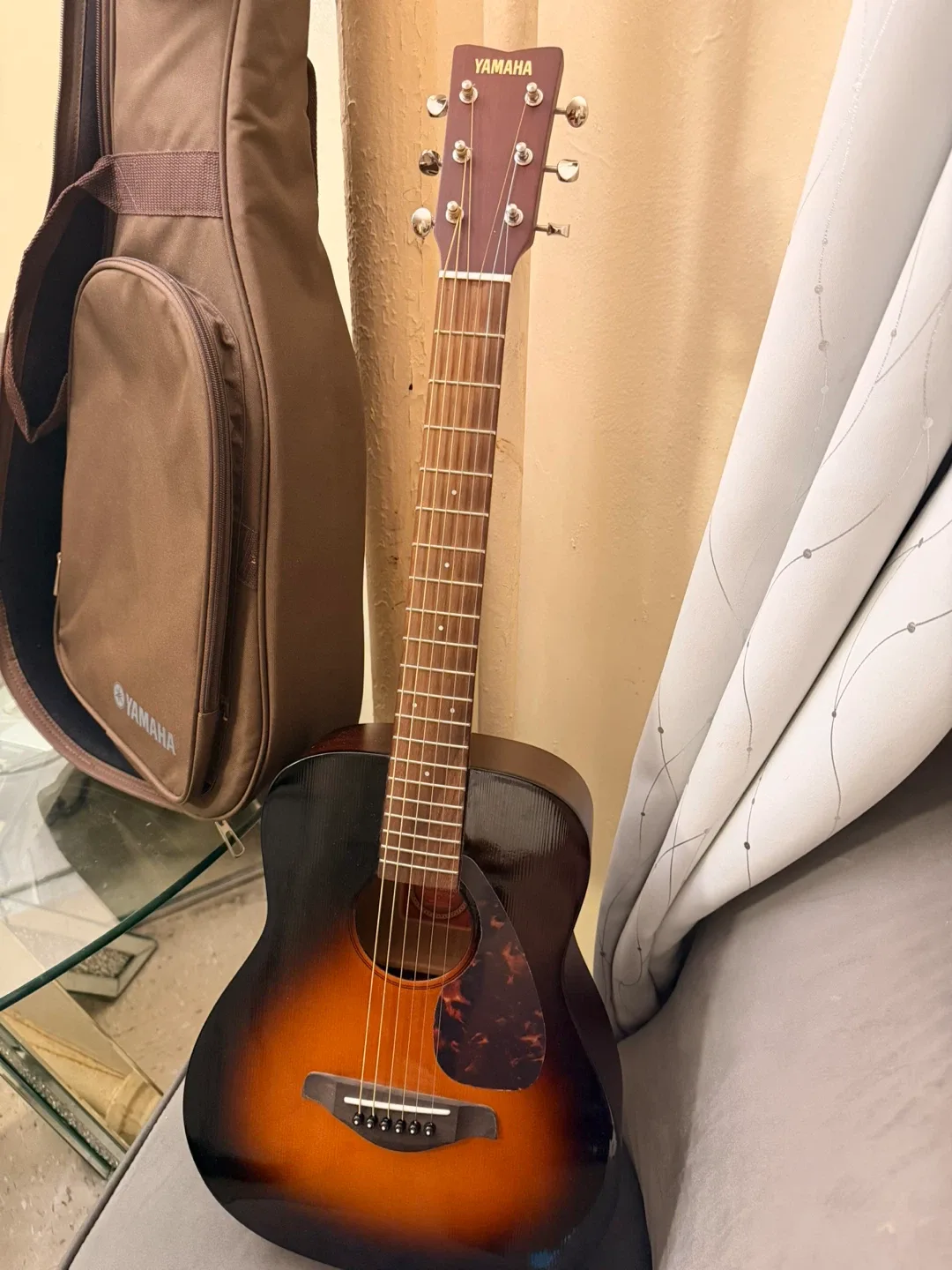 Yamaha FG Junior Acoustic Guitar w/ Gig Bag image indicator(4)