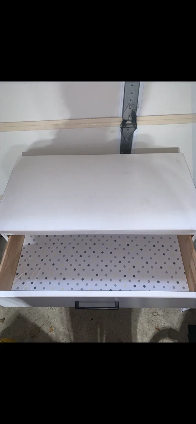 White 4-Drawer Dresser image indicator(2)