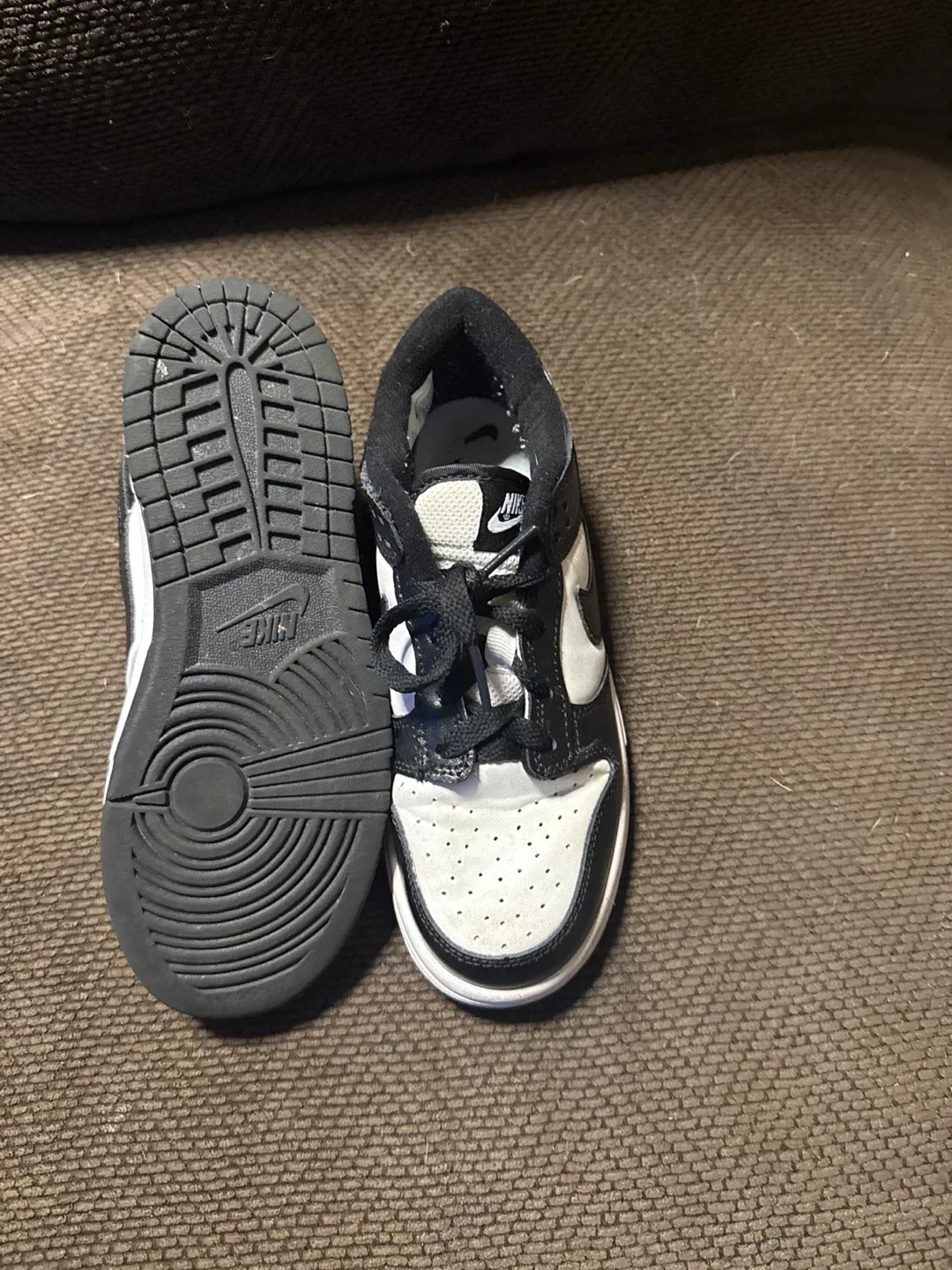 Nike Dunk Low Panda Shoes - Size US 3Y image indicator(2)