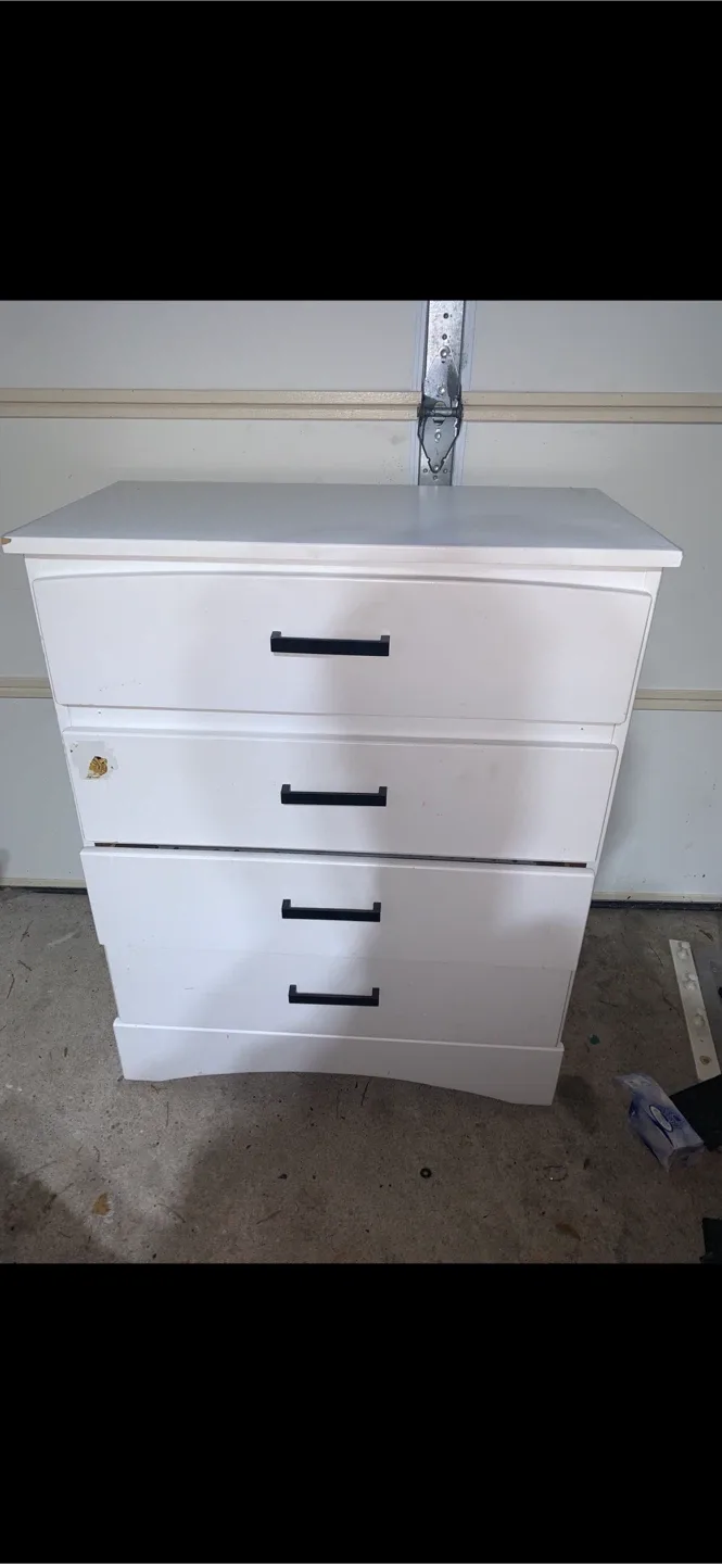 White 4-Drawer Dresser image indicator(6)