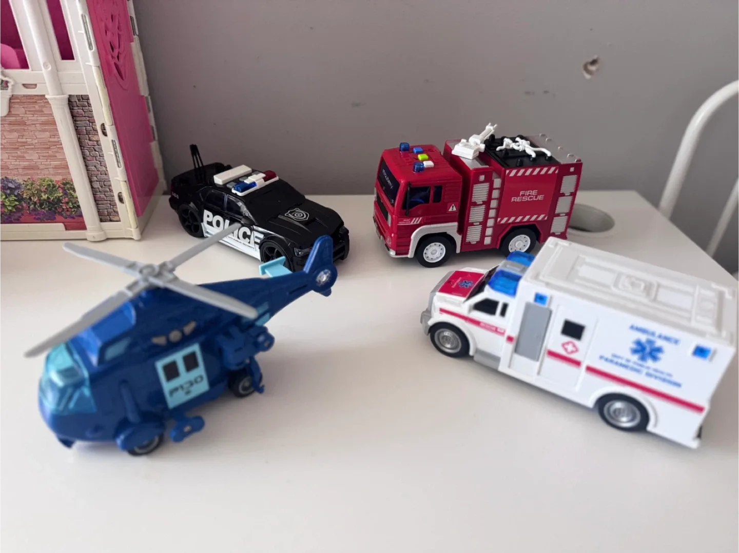 Toy Food Truck & Rescue Team Vehicles &Garbage Truck image indicator(5)