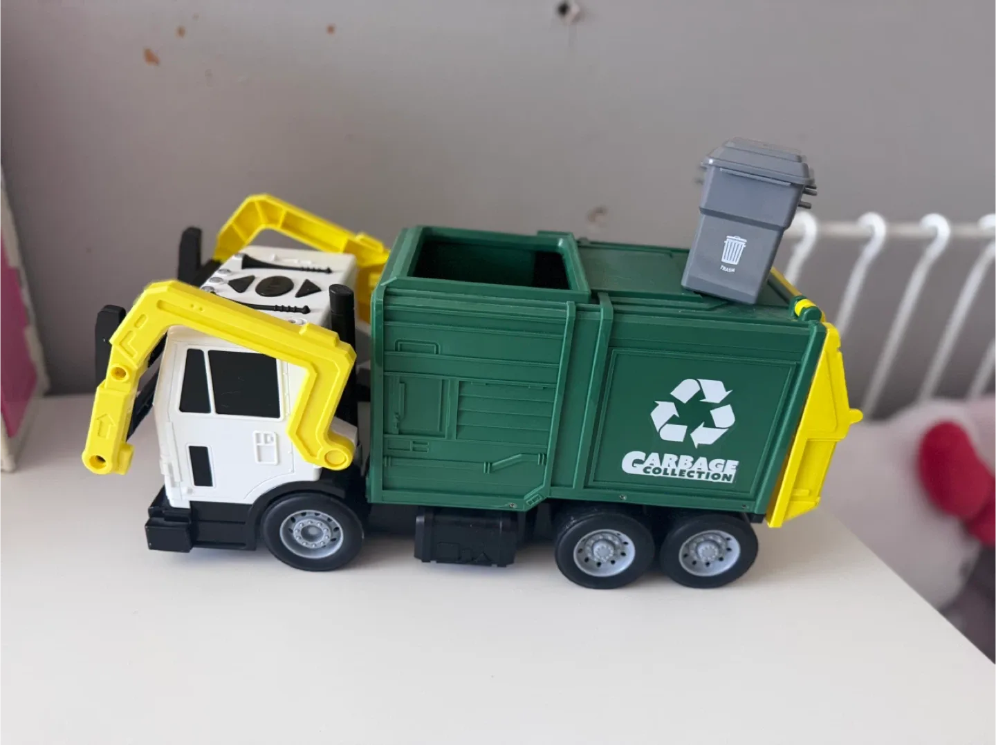Toy Food Truck & Rescue Team Vehicles &Garbage Truck image indicator(3)