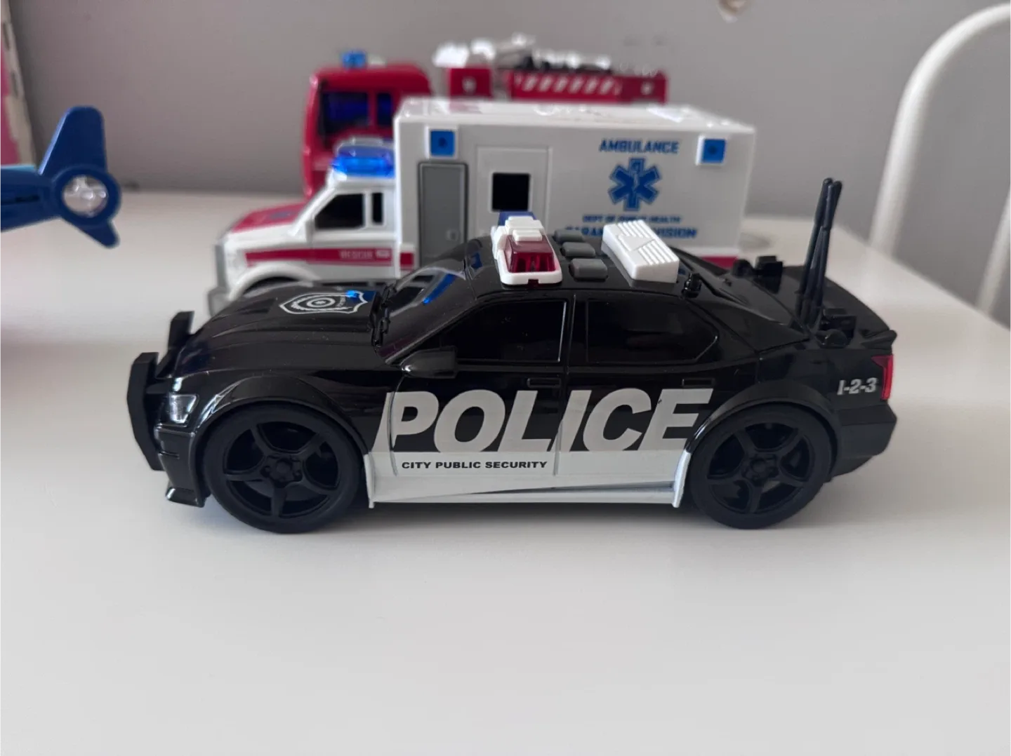 Toy Food Truck & Rescue Team Vehicles &Garbage Truck image indicator(9)