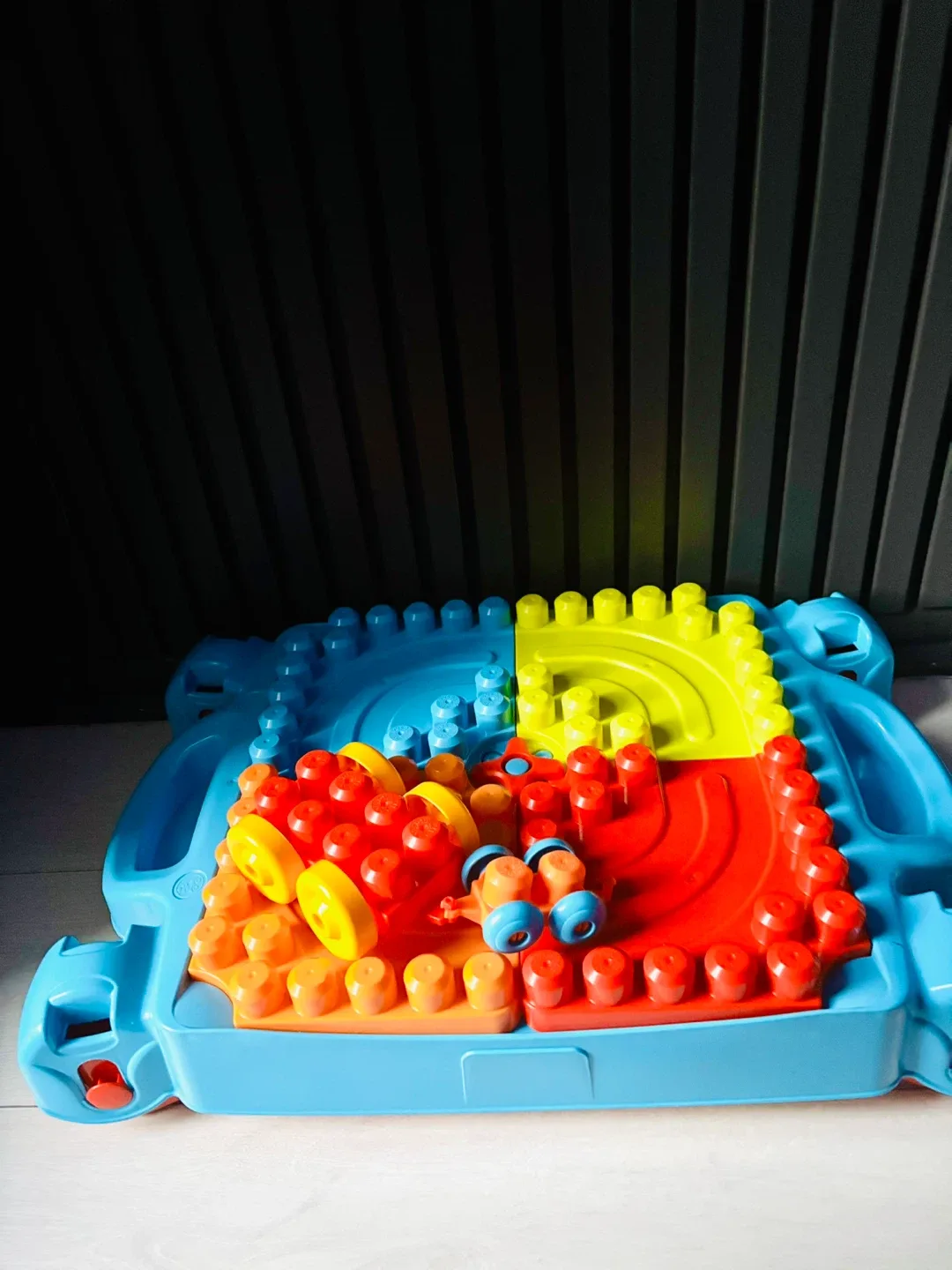 Mega BLOXS building table