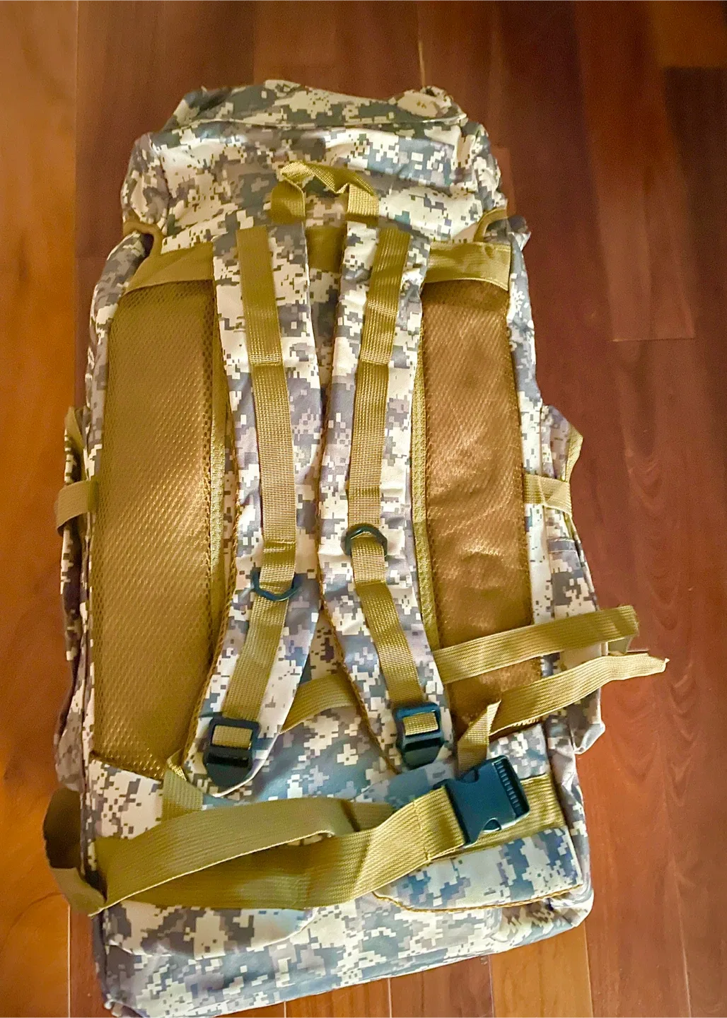 Camo Hiking Backpack image indicator(4)