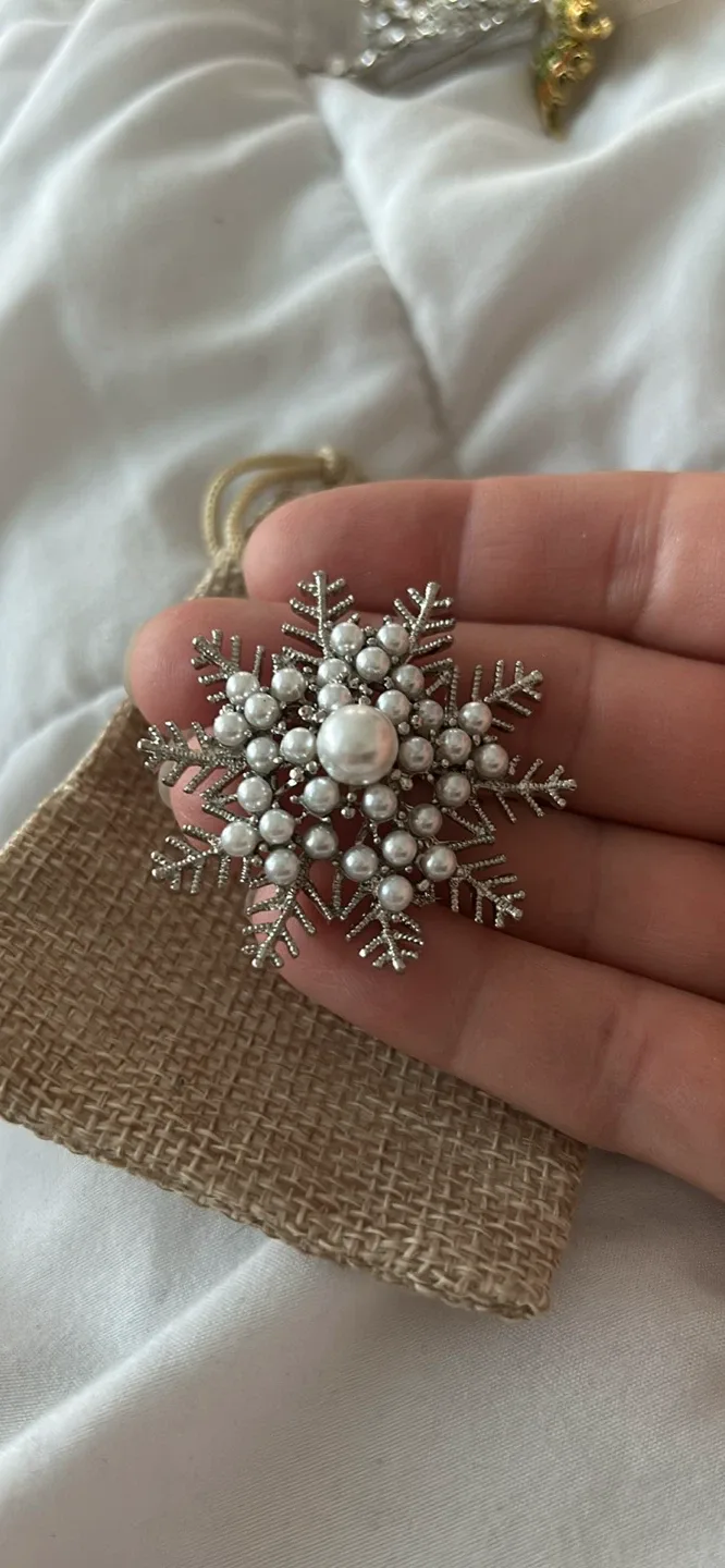 Snowflake Pearl Brooch image indicator(2)