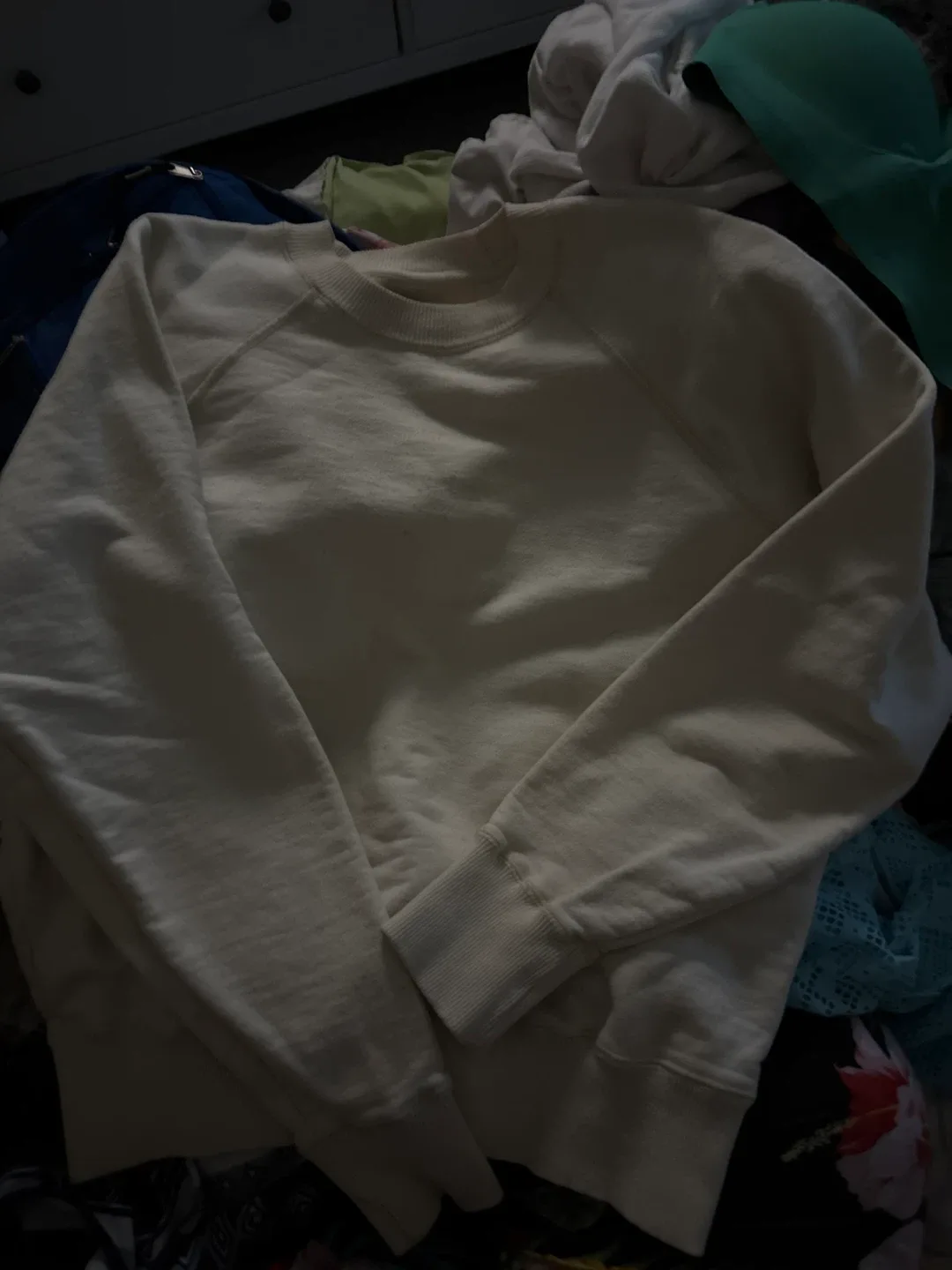 Cream-coloured Sweatshirt image indicator(2)