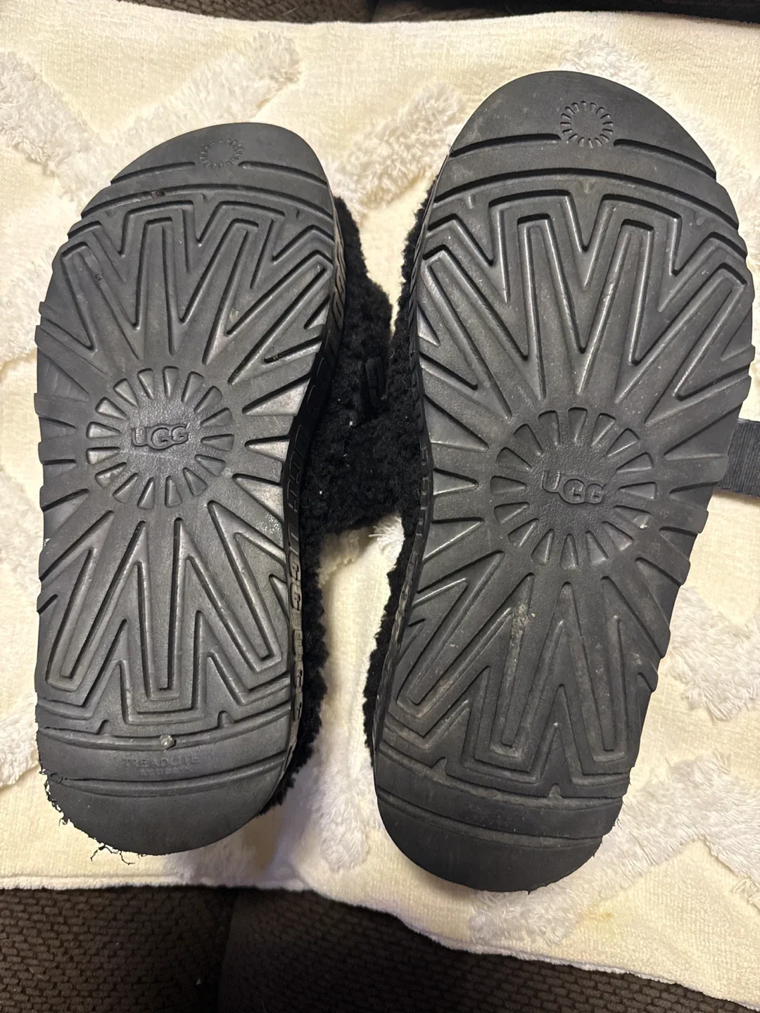 UGG Women's Oh Yeah Black Slippers image indicator(3)