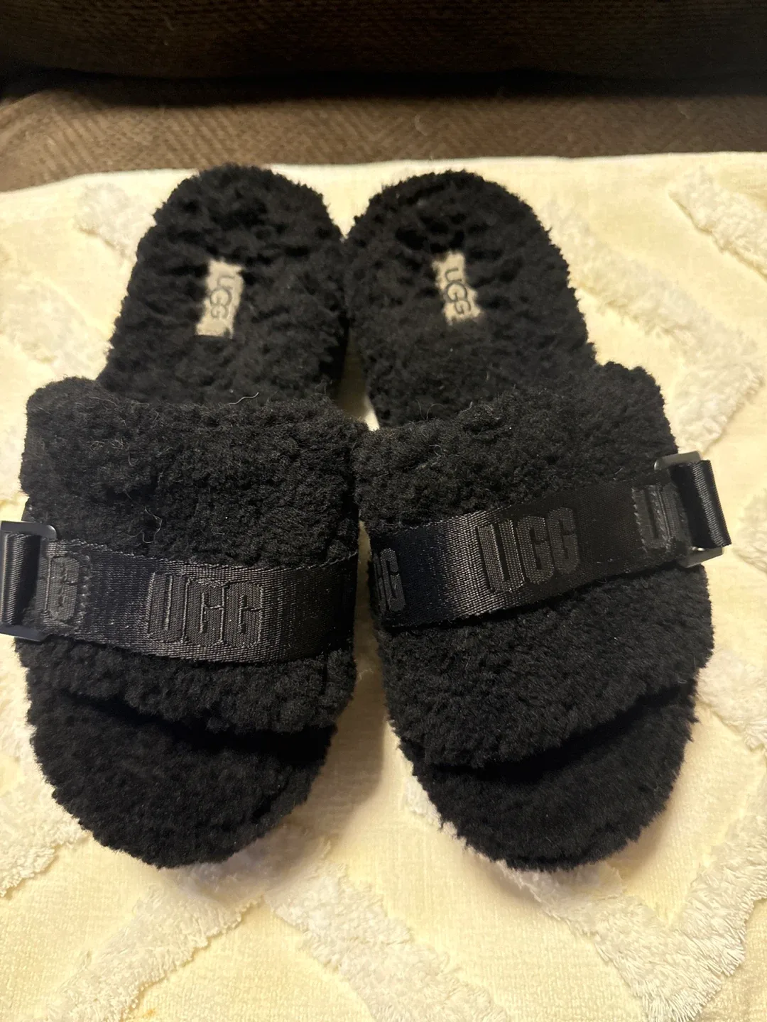 UGG Women's Oh Yeah Black Slippers