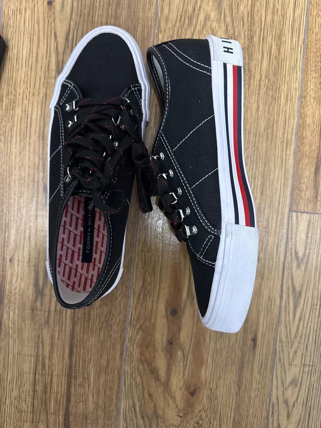 Tommy Hilfiger Hill Black Sneakers - Size 7.5