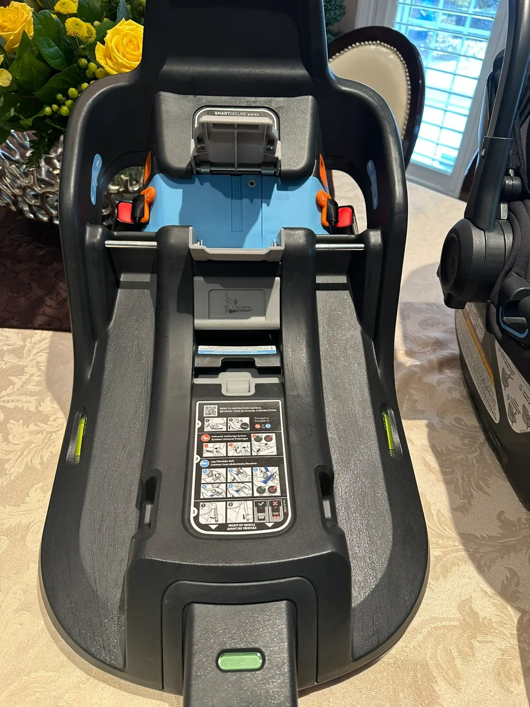 Like new UPPAbaby Aria Infant Car Seat with Base - Black image indicator(5)