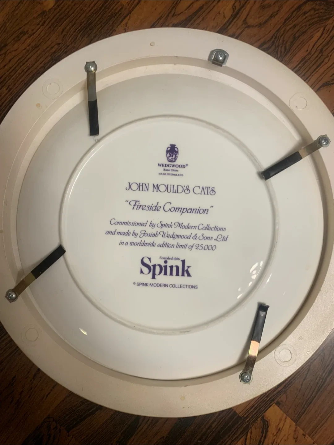 Wedgwood "Fireside Companion" Cat Plate image indicator(2)