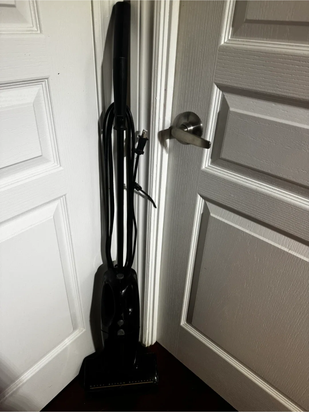 Eureka The Boss Bagless Vacuum image indicator(2)