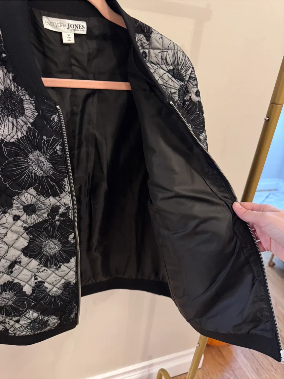 everyday JONES Black Floral Bomber Jacket - M image indicator(4)