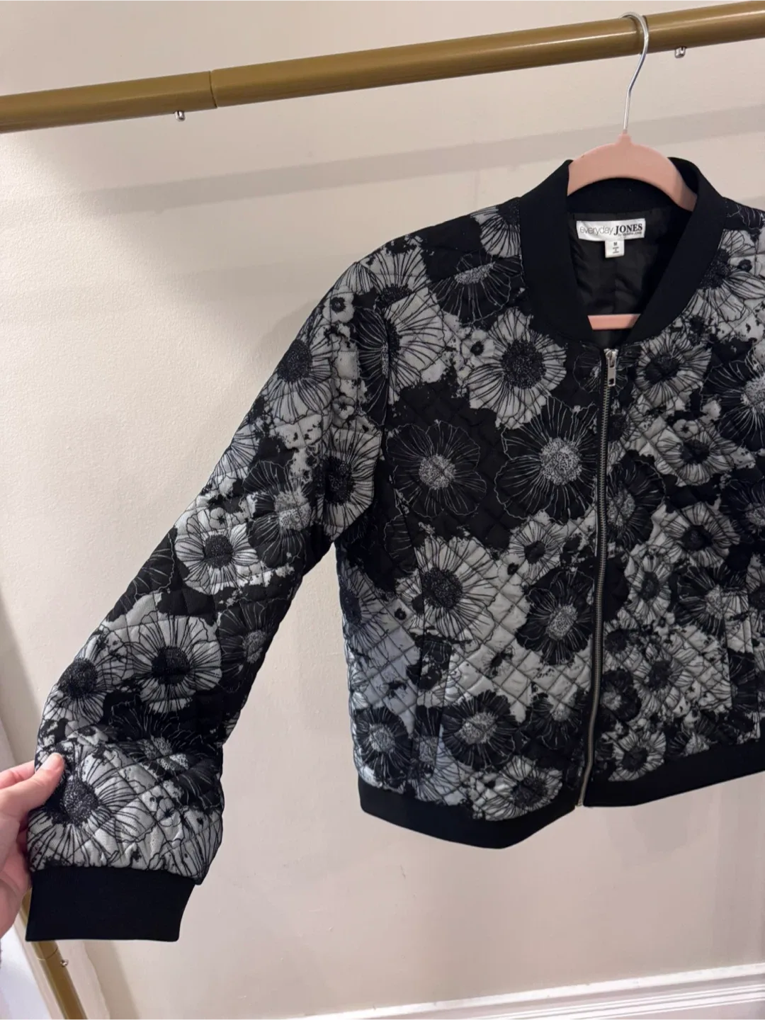 everyday JONES Black Floral Bomber Jacket - M image indicator(2)