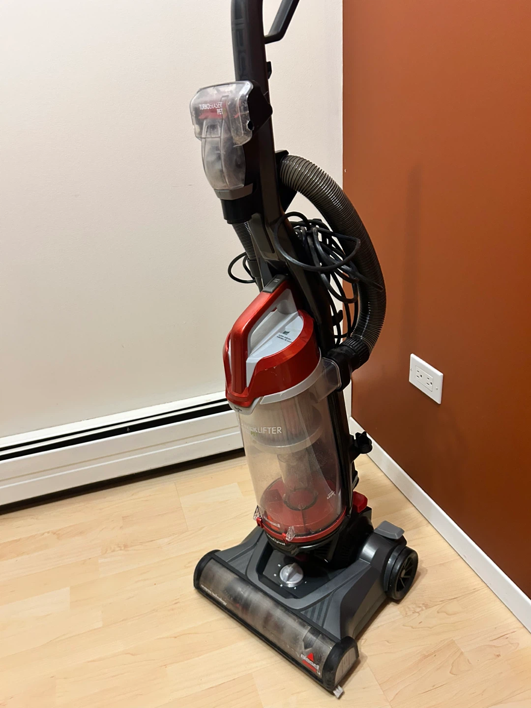 Bissell Powerlifter Swivel Vacuum - photo 2