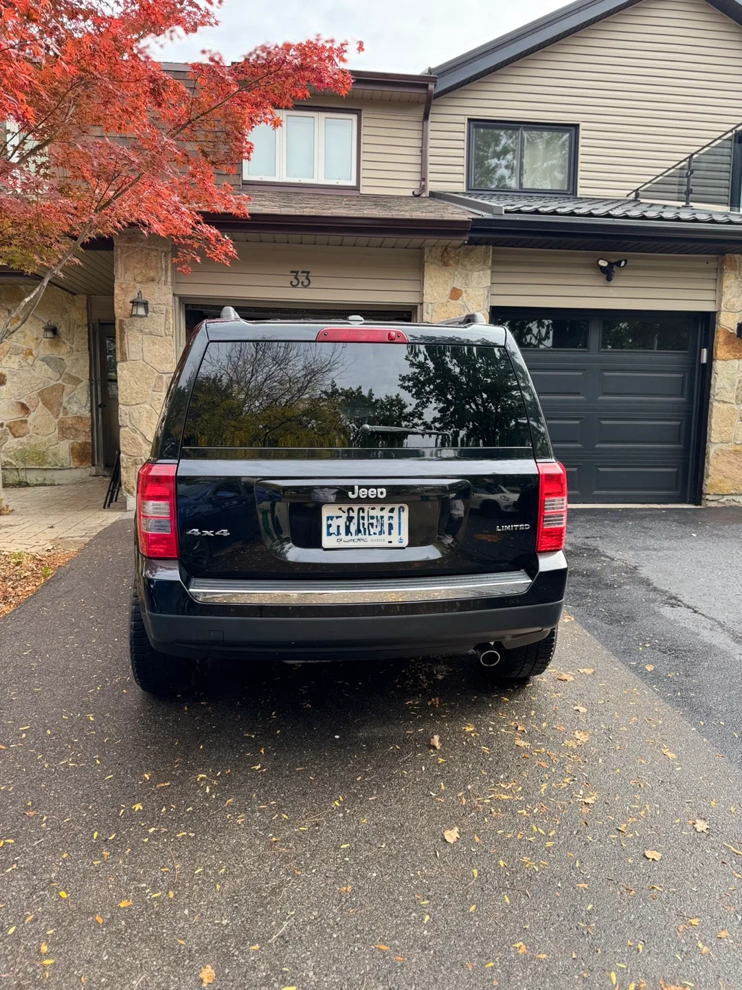 Jeep Patriot - Black SUV image indicator(6)