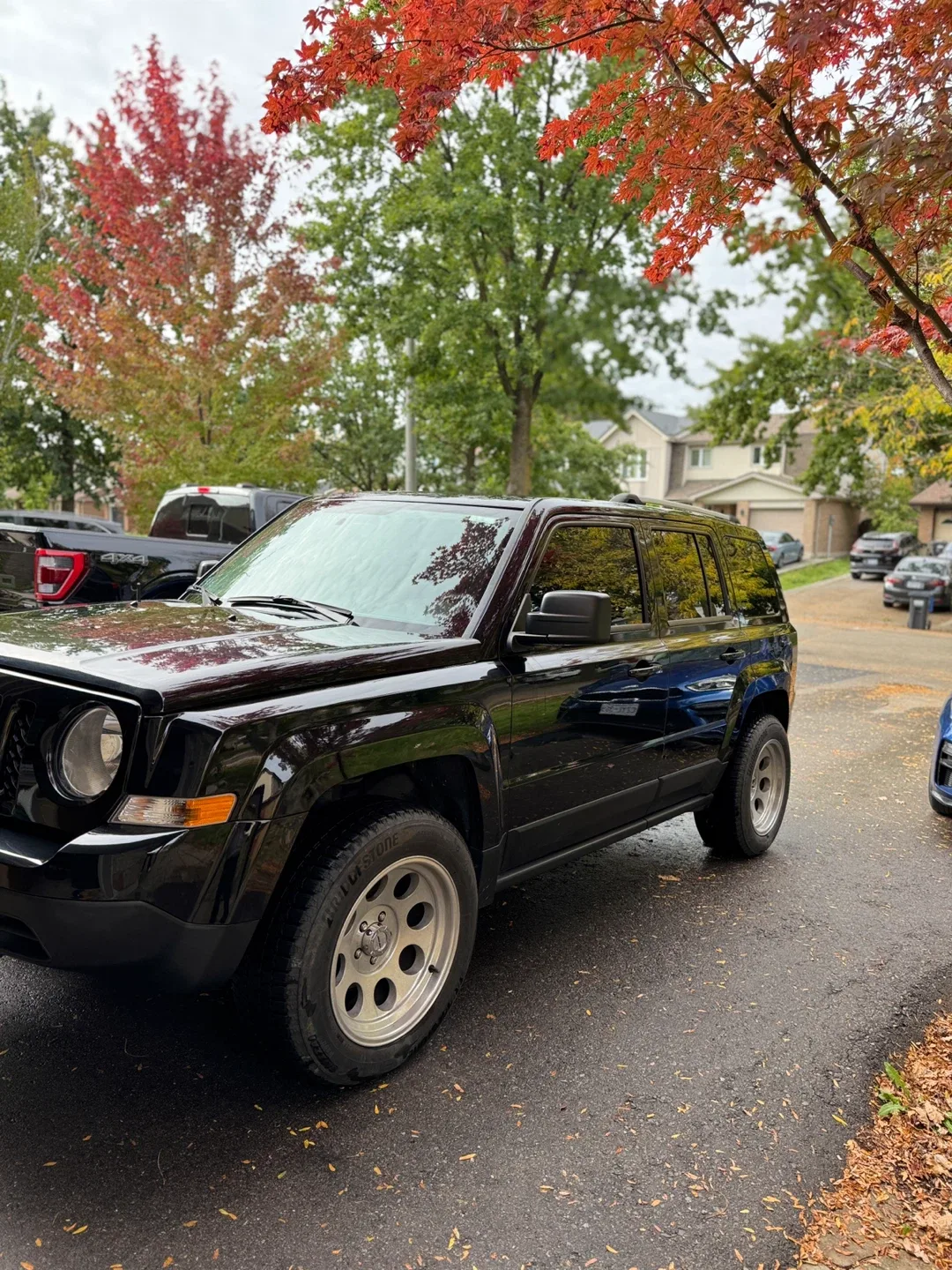 Jeep Patriot - Black SUV image indicator(8)