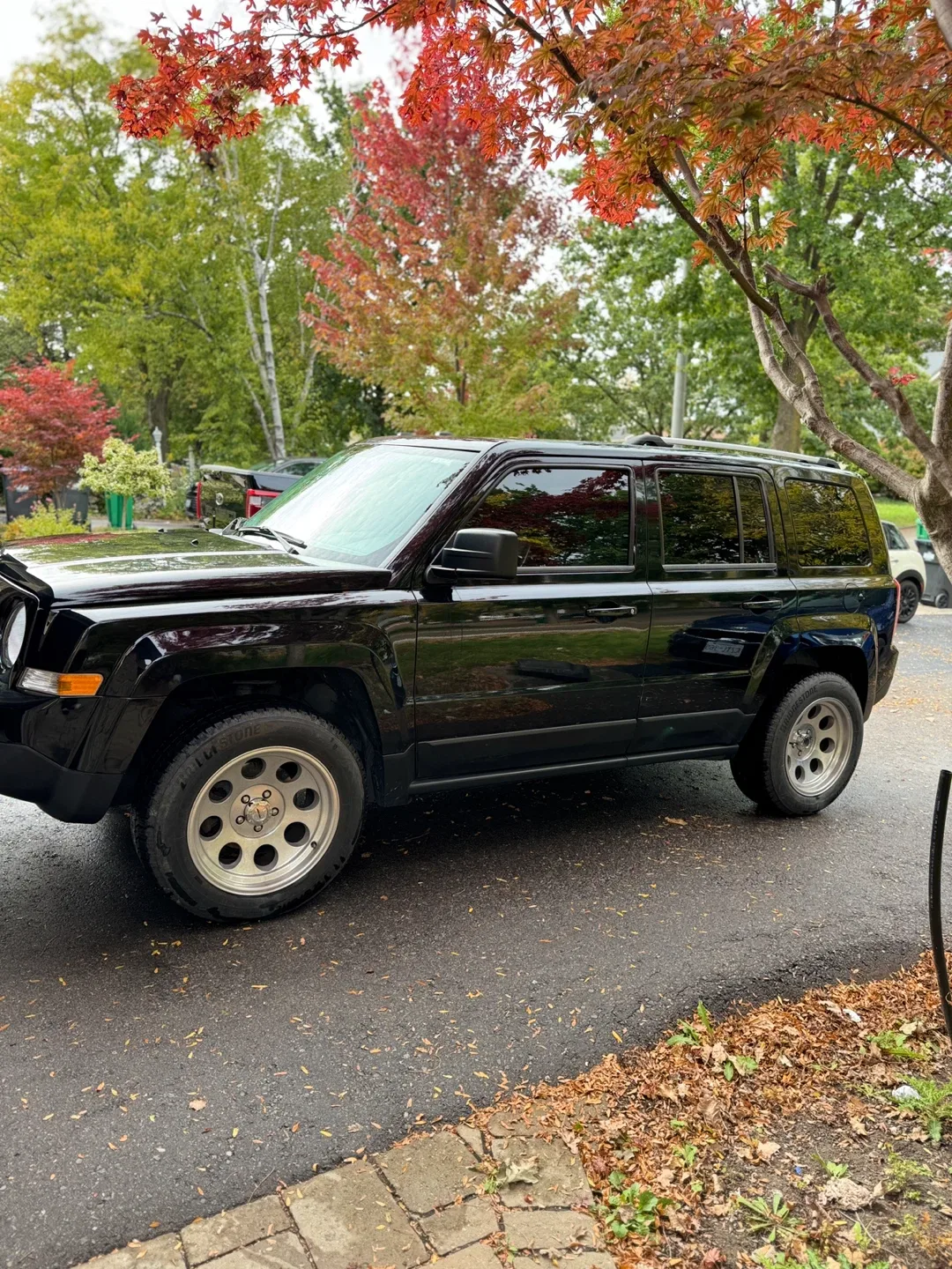Jeep Patriot - Black SUV image indicator(10)