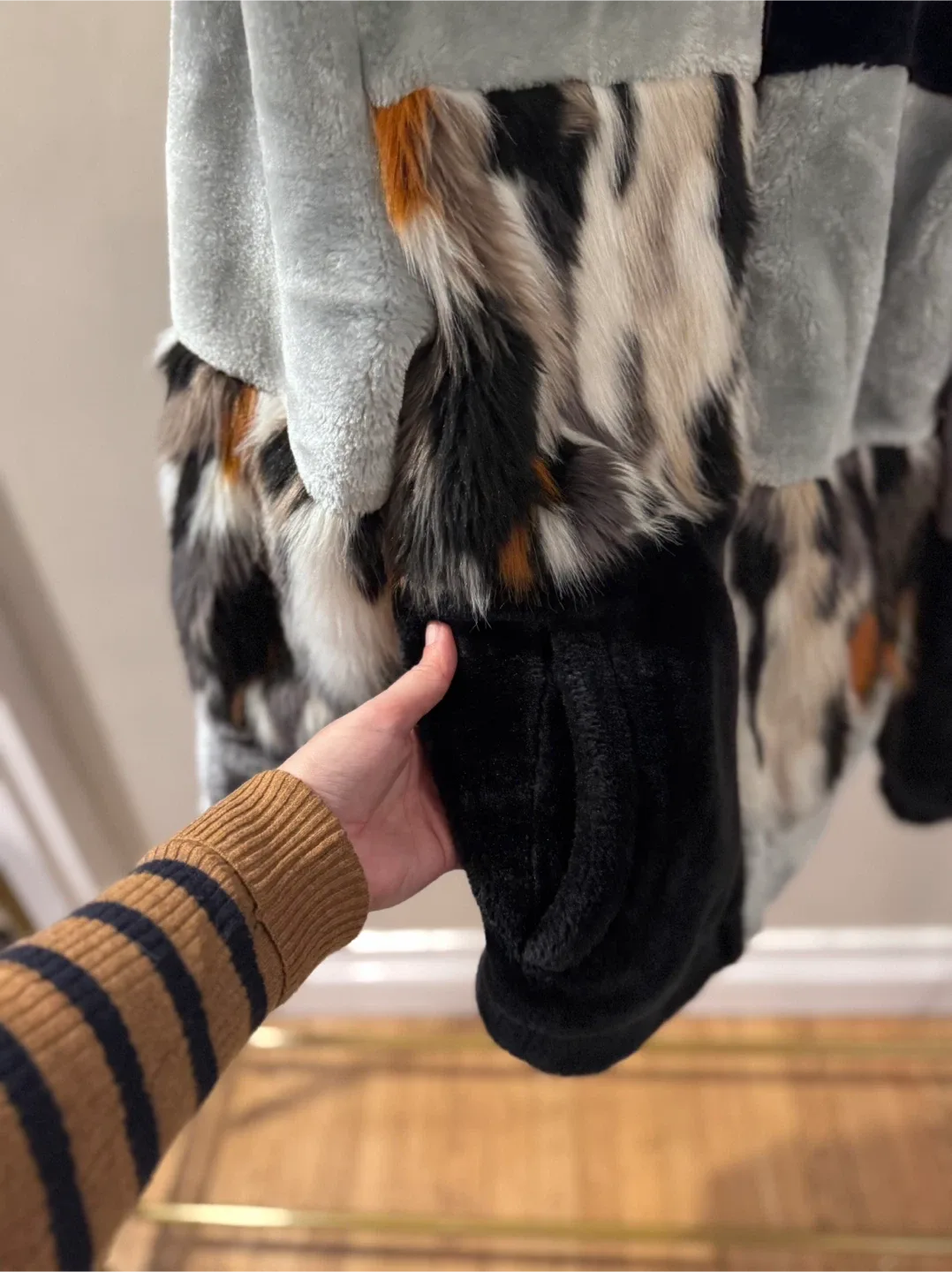 Urban Outfitters Patchwork Faux Fur Jacket - Size S image indicator(2)