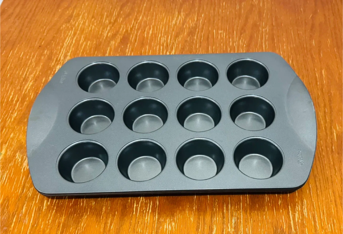 Wilton Muffin Pan - 12 Cups image indicator(4)
