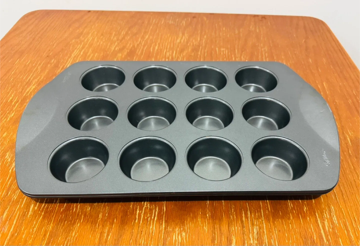 Wilton Muffin Pan - 12 Cups image indicator(2)