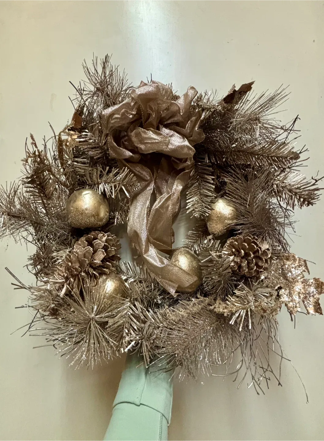 Silver/Gold Metallic Christmas Wreath image indicator(5)