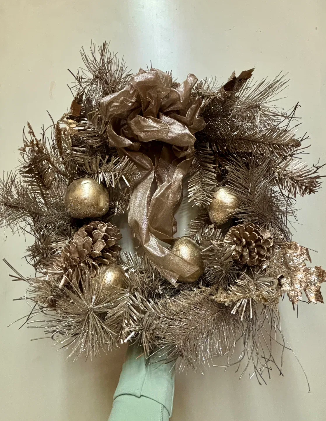 Silver/Gold Metallic Christmas Wreath image indicator(4)