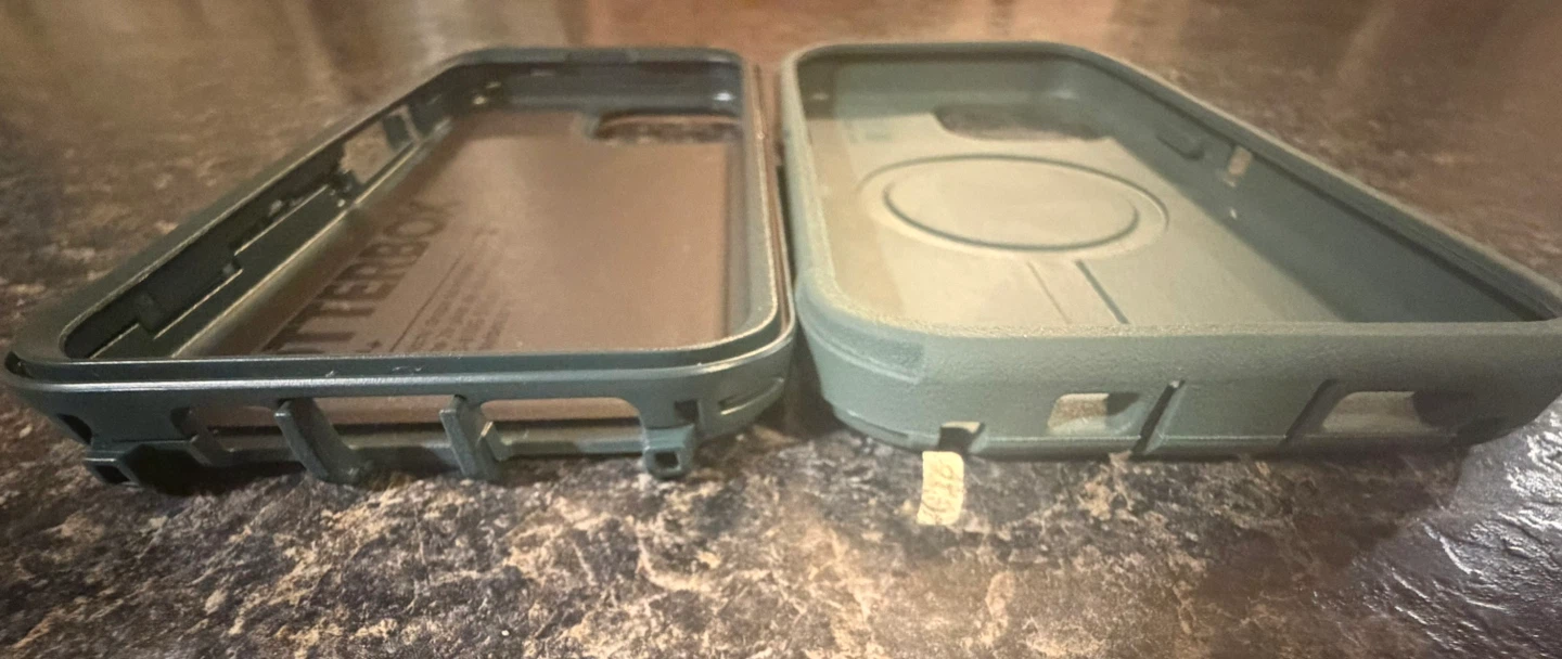 iPhone 16e/15/14/13 OtterBox case - photo 4
