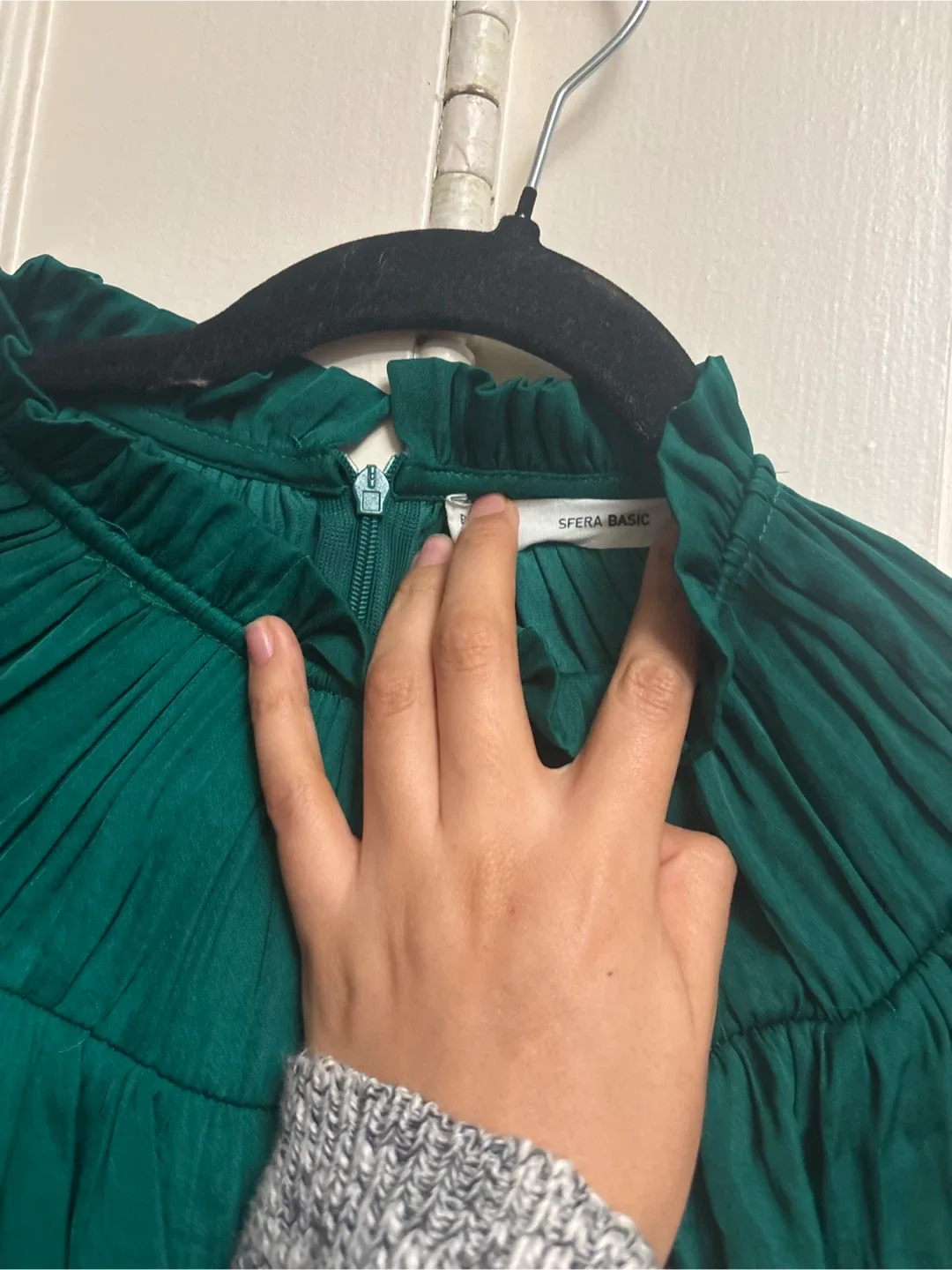 Sfera Basic Green Ruffle Blouse image indicator(3)